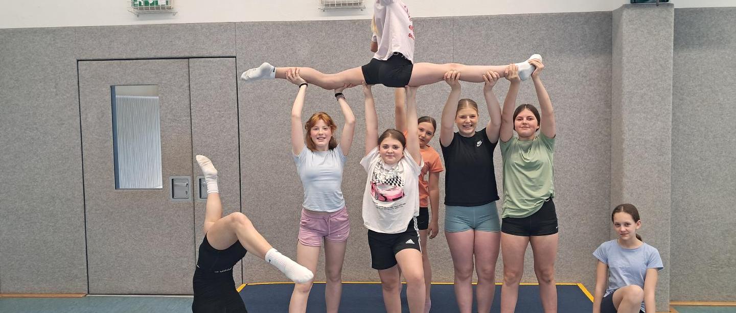 neue Niedersprungmatte für den Sportunterricht